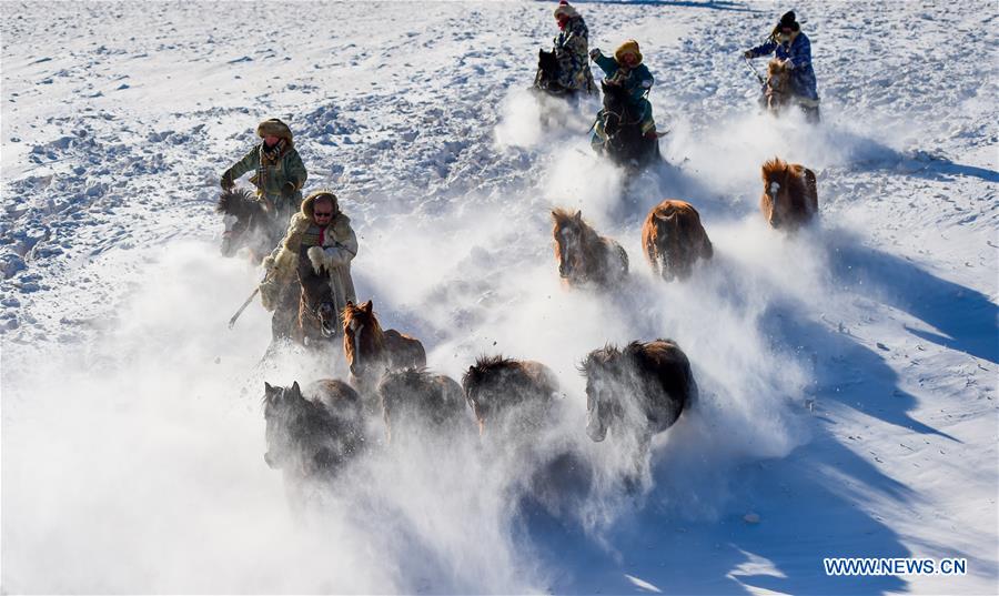 CHINA-INNER MONGOLIA-SNOWFIELD HORSE TAMING (CN)