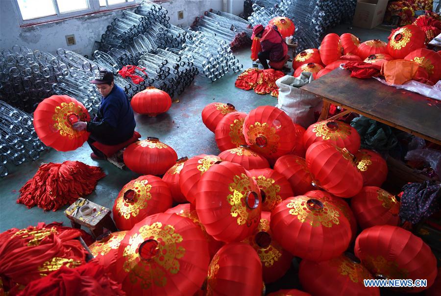 CHINA-ANHUI-LANTERN MAKING (CN)