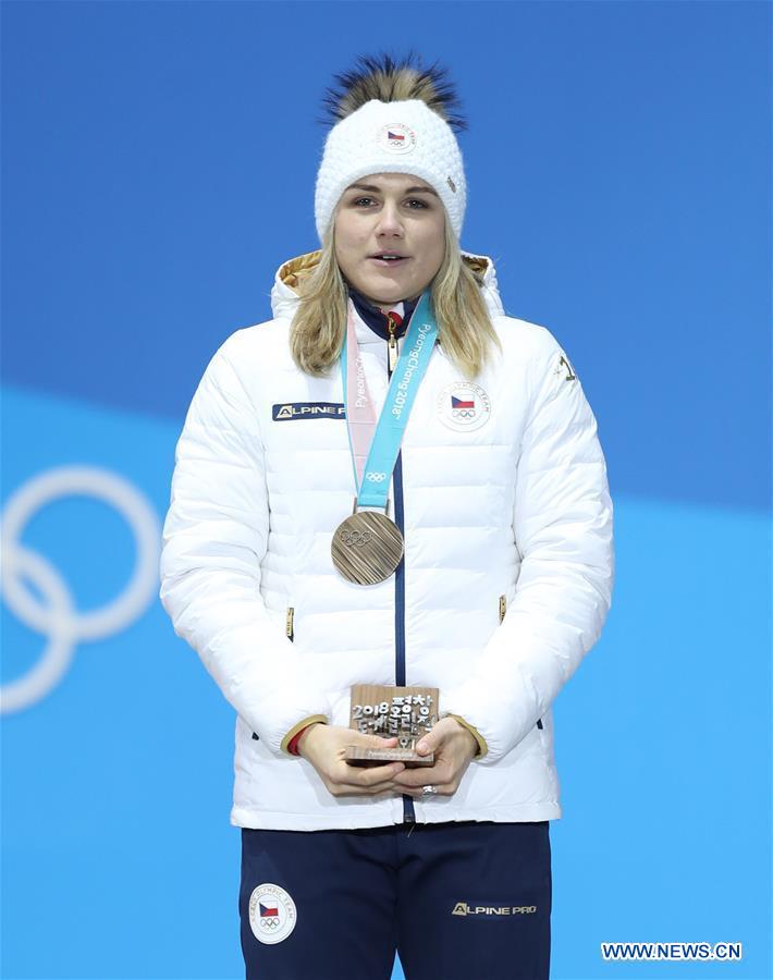 (SP)OLY-SOUTH KOREA-PYEONGCHANG-SPEED SKATING-LADIES' 500M-MEDAL CEREMONY