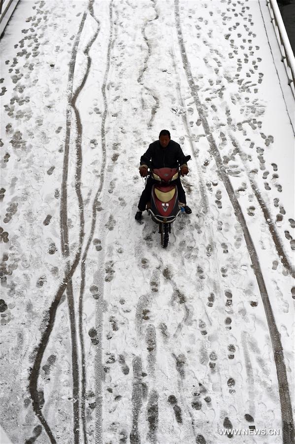 CHINA-COLD FRONT-SNOWFALL (CN)