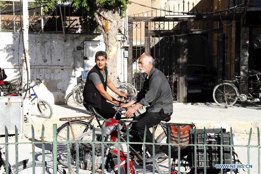 SYRIA-DAMASCUS-DOUMA-BICYCLE