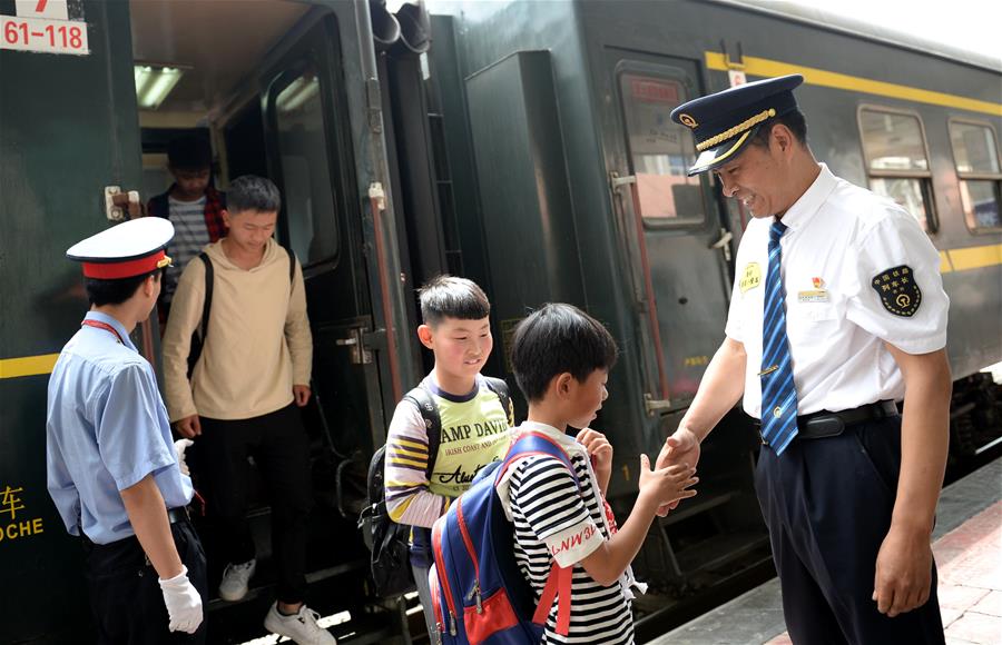 CHINA-SHAANXI-TRAIN-STUDENT SPECIAL CARRIAGES (CN)