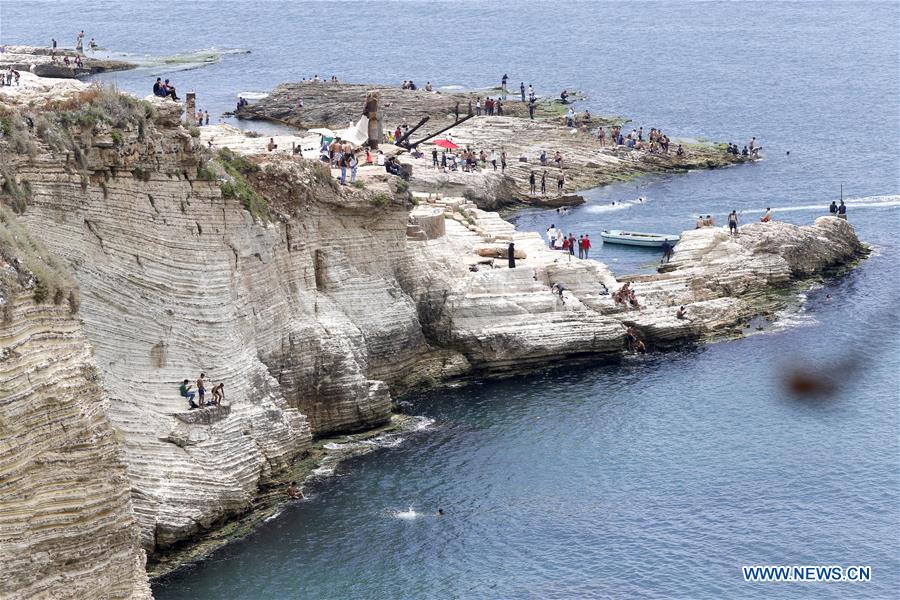 LEBANON-BEIRUT-SUMMER-HEAT RELIEF