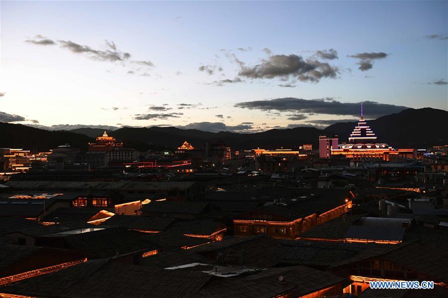 CHINA-YUNNAN-SHANGRI-LA-ANCIENT TOWN-NIGHT SCENERY (CN)