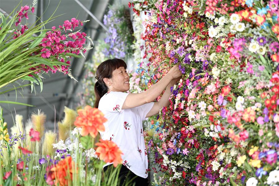 CHINA-HEBEI-ECONOMY-FLOWER-HANDICRAFT-BUSINESS (CN)