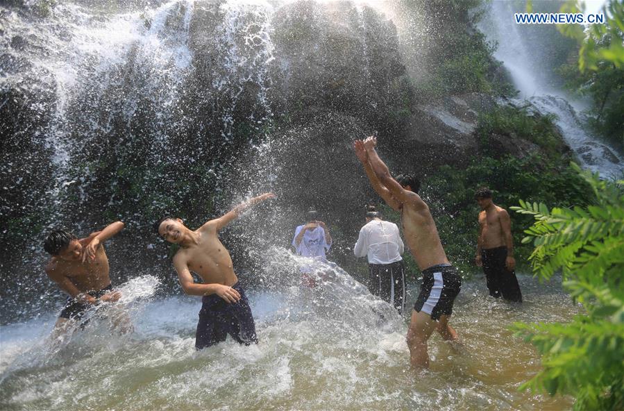 #CHINA-SUMMER-SPLASHING WATER(CN)