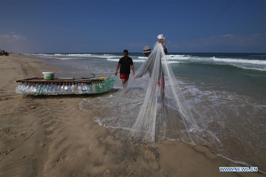 MIDEAST-GAZA-PLASTIC-BOAT