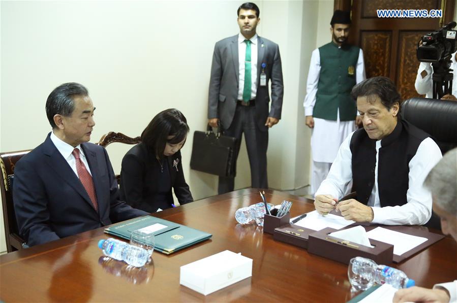 PAKISTAN-ISLAMABAD-PRIME MINISTER-CHINA-FM-MEETING