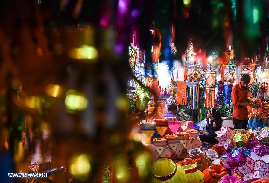 INDIA-MUMBAI-DIWALI FESTIVAL-LIGHTS