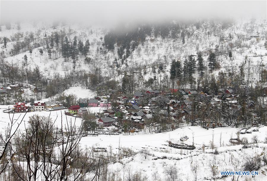 KASHMIR-SRINAGAR-SNOWFALL