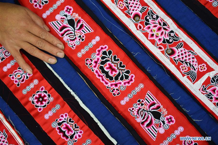 #CHINA-GUIZHOU-QIANDONGNAN-EMBROIDERY (CN)