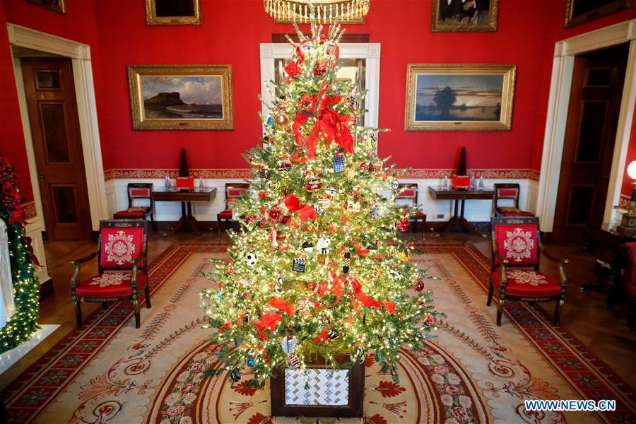 U.S.-WASHINGTON D.C.-WHITE HOUSE-CHRISTMAS-PREPARATION 