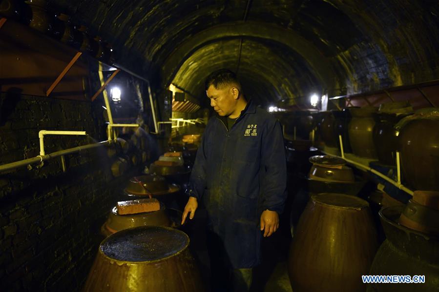 CHINA-HUNAN-CHANGSHA-PICKLED VEGETABLES-JARS (CN)