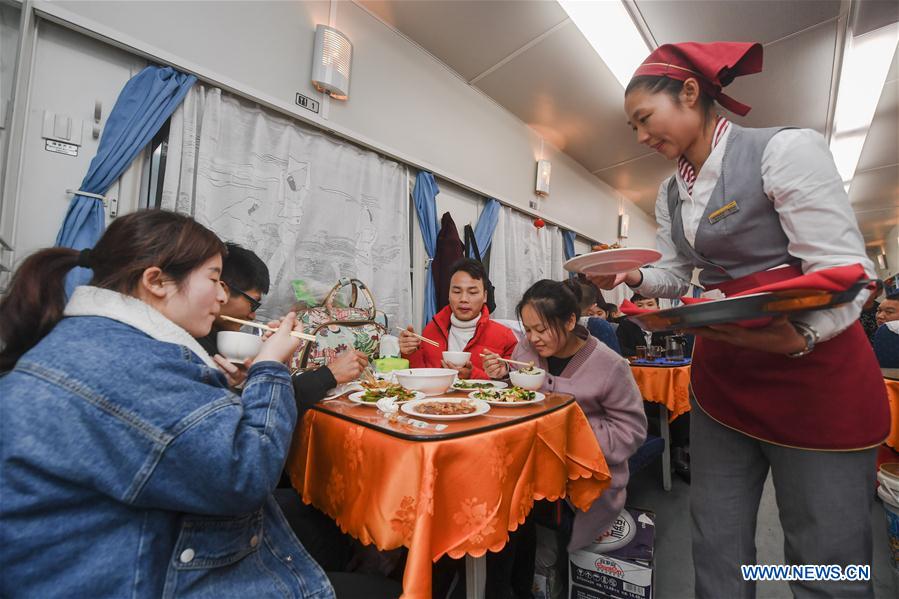 CHINA-HUBEI-TRAIN CHEF (CN)