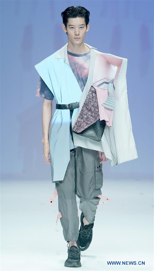 CHINA-BEIJING-GRADUATE FASHION WEEK (CN)