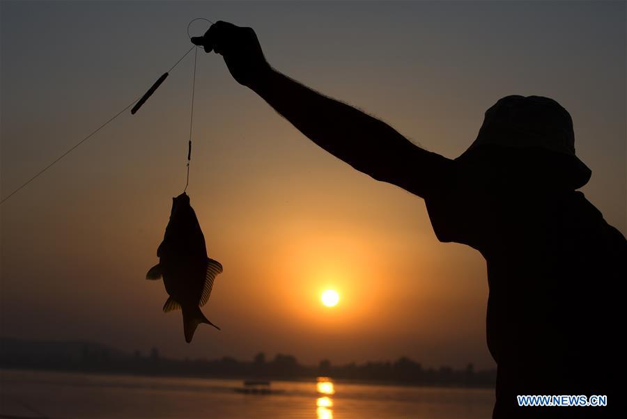 KASHMIR-SRINAGAR-DAILY LIFE-SUNSET