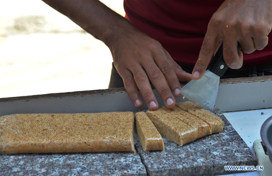 MIDEAST-GAZA-DAILY LIFE-SWEETS