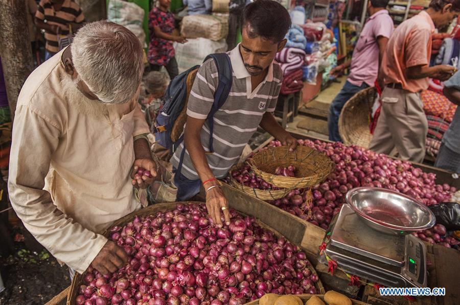 INDIA-KOLKATA-ONION PRICE HIKE