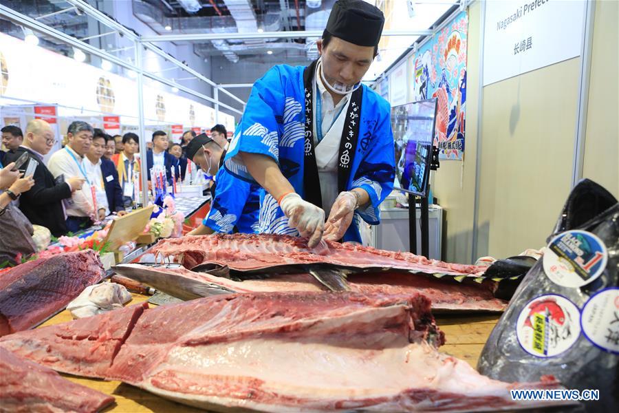 (CIIE)CHINA-SHANGHAI-CIIE-FOOD-JAPAN-TUNA DISINTEGRATING SHOW (CN)