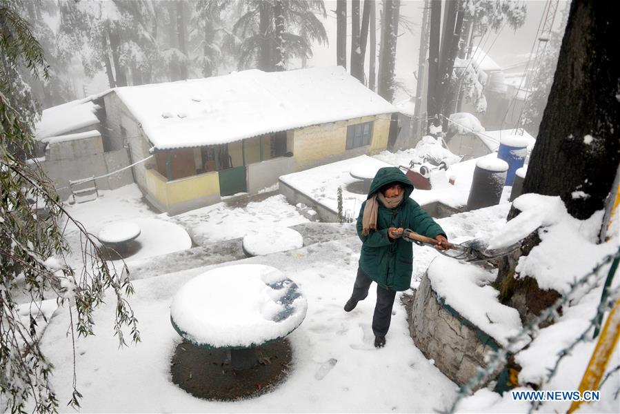 KASHMIR-JAMMU-SNOWFALL