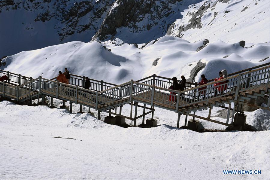 CHINA-YUNNAN-LIJIANG-YULONG SNOW MOUNTAIN-WINTER SCENERY (CN)