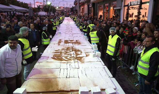 Greek bakers wish Happy New Year with 2.5-ton special cake