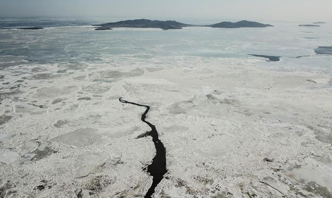 Sea ice formed in NE China due to continuous low temperature