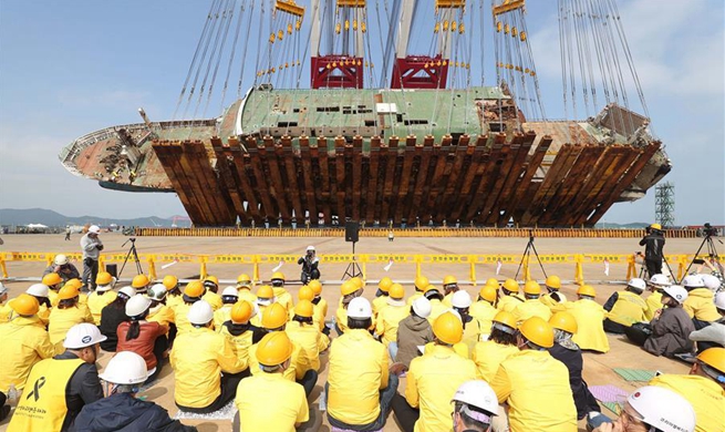 Sunken South Korean ferry Sewol lifted at port in Mokpo