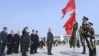 Peru's president lays wreath to Monument to People's Heroes