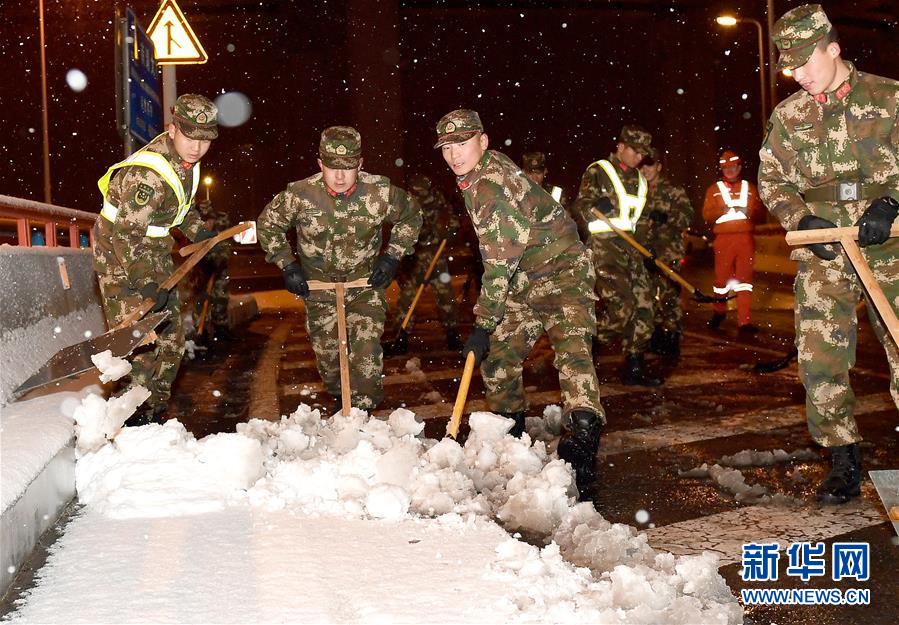 （新华全媒头条）（1）雨雪冰冻中，他们奋力前行——基层党员干群抗击冰雪灾害纪实