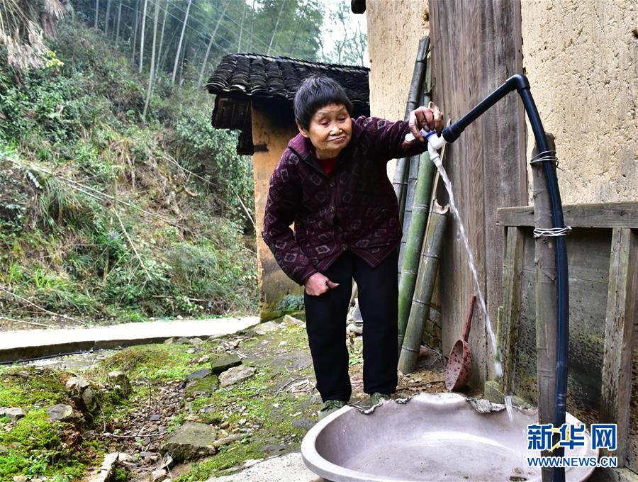 （新春走基层·图文互动）（2）6人小山村 小年乐融融