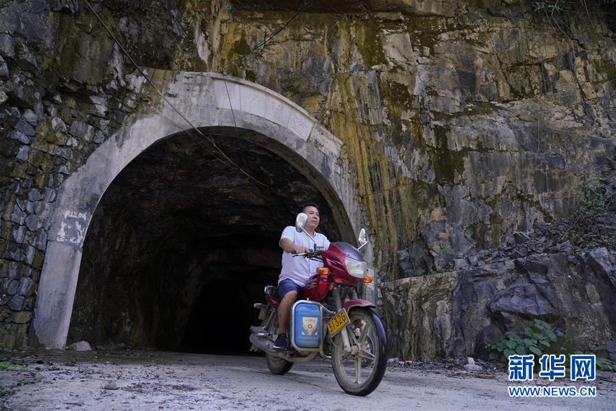 （新华全媒头条·图文互动）（7）“石山王国”筑路记