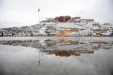 拉萨春雪