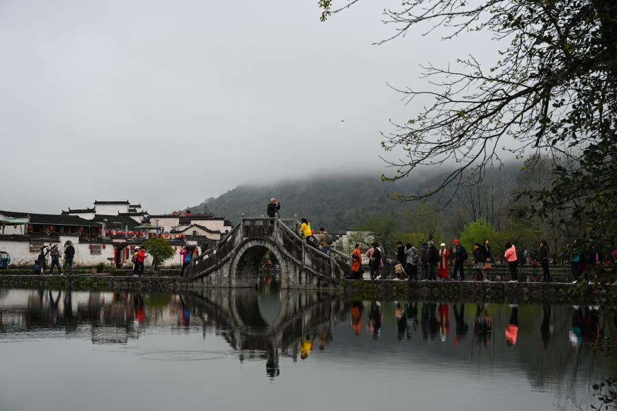 雨后宏村景如画